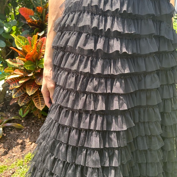 Elegant Black Evening Gown, Size 3-4 - Picture 5 of 7